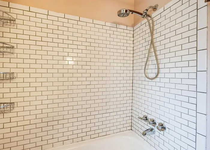 Spacious Family With Parking And Backyard Pittsburgh