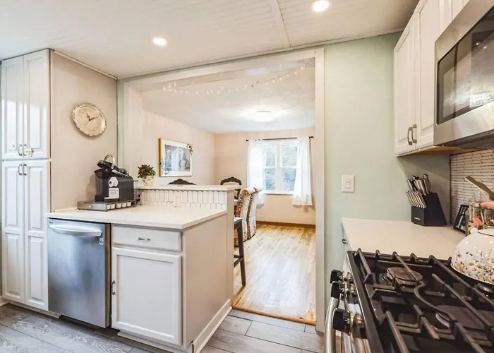 Spacious Family With Parking And Backyard Holiday home *