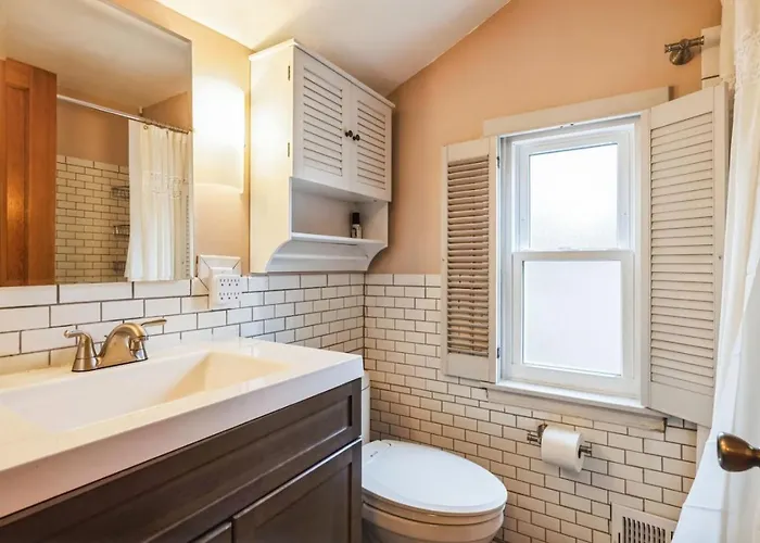 Spacious Family With Parking And Backyard Pittsburgh