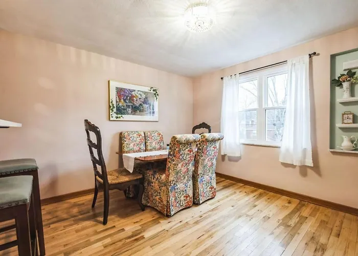 Spacious Family With Parking And Backyard Holiday home