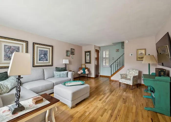 Spacious Family With Parking And Backyard * Pittsburgh